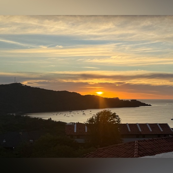 The tray is loaded🎁
Un/Listed Items!
Shop till You Drop! - Picture 11 of 14